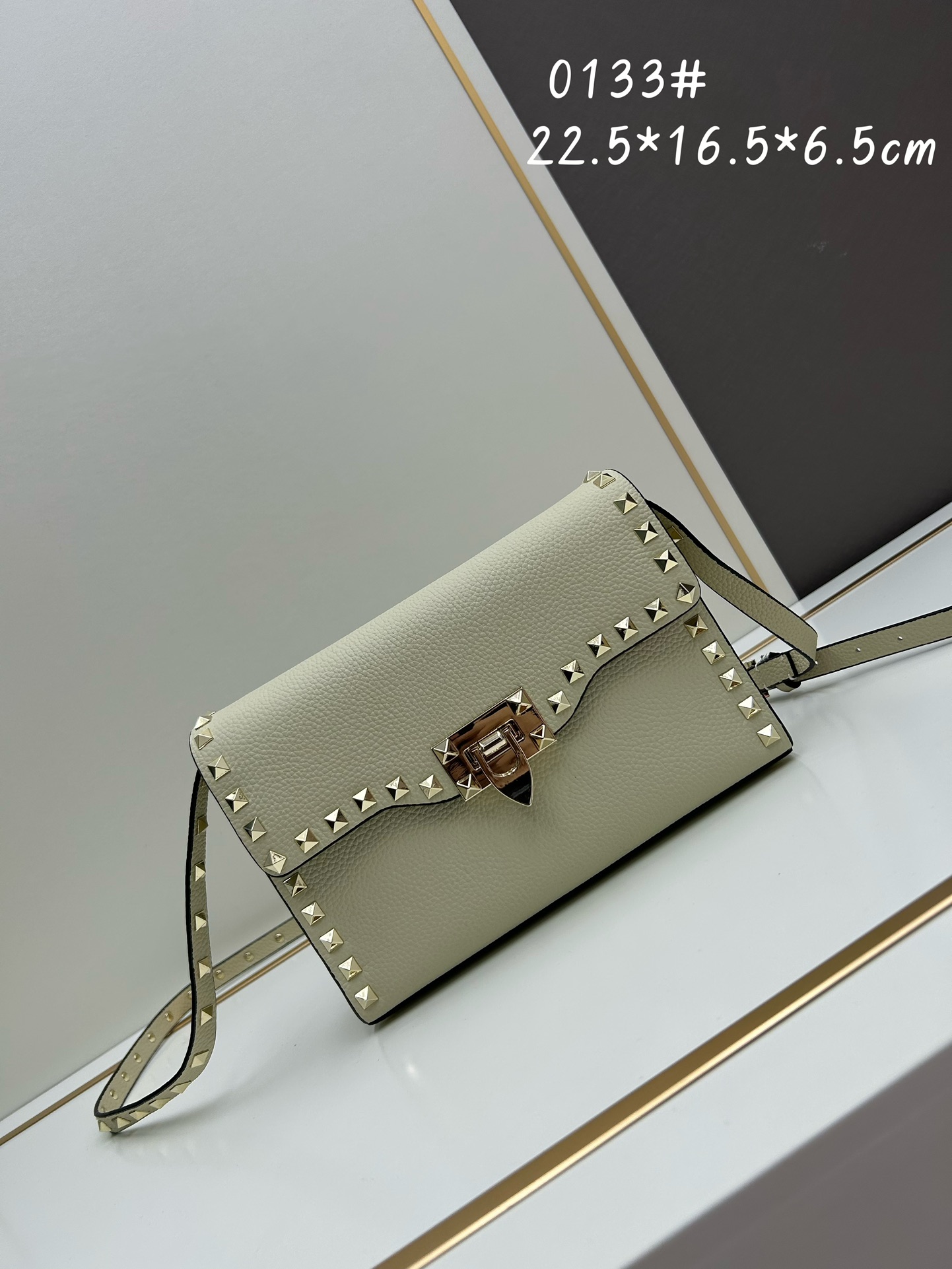 Cheap Valentino AAA quality Handbags in 220301, $105 USD- [IB220301] - Replica Valentino AAA quality Handbags