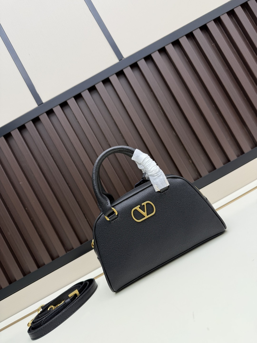 Cheap Valentino AAA quality Handbags in 220302, $95 USD- [IB220302] - Replica Valentino AAA quality Handbags