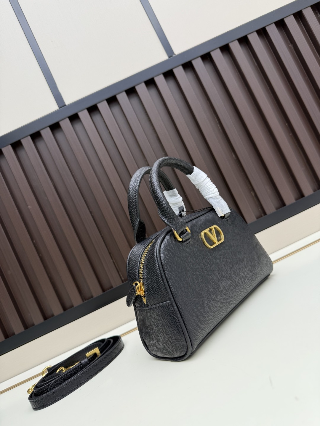 Cheap Valentino AAA quality Handbags in 220302, $95 USD- [IB220302] - Replica Valentino AAA quality Handbags