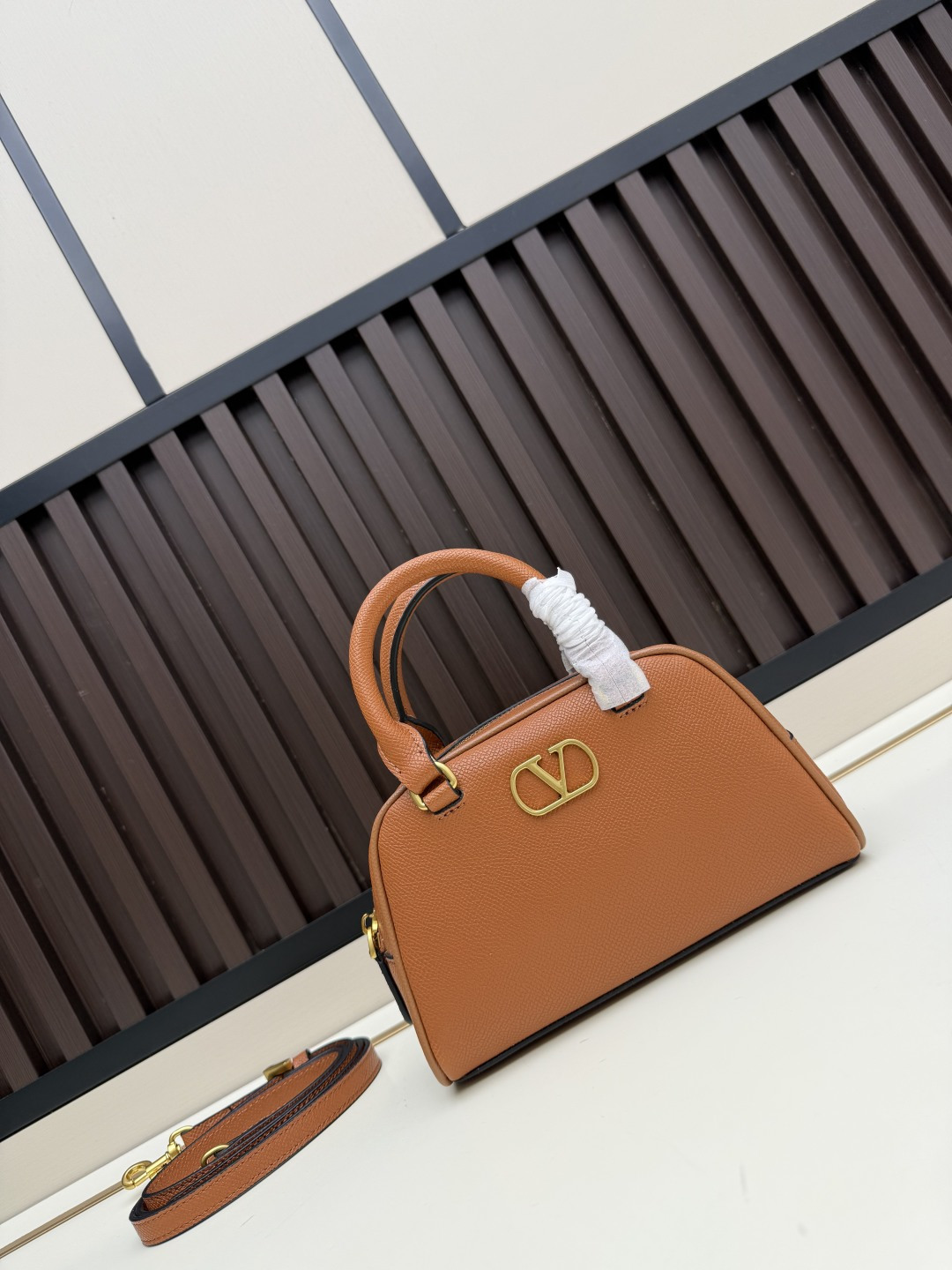 Cheap Valentino AAA quality Handbags in 220304, $95 USD- [IB220304] - Replica Valentino AAA quality Handbags