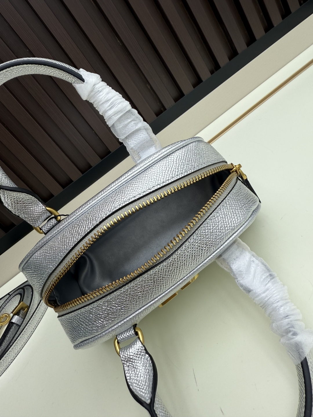 Cheap Valentino AAA quality Handbags in 220305, $95 USD- [IB220305] - Replica Valentino AAA quality Handbags
