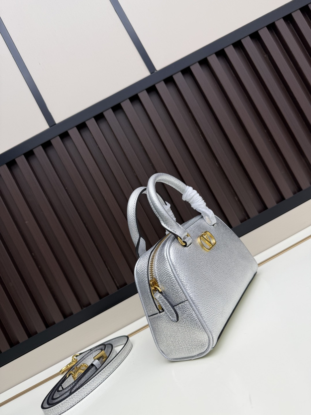 Cheap Valentino AAA quality Handbags in 220305, $95 USD- [IB220305] - Replica Valentino AAA quality Handbags