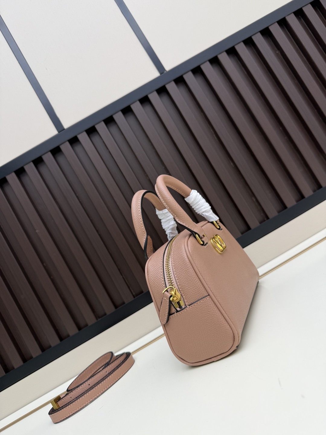 Cheap Valentino AAA quality Handbags in 220307, $95 USD- [IB220307] - Replica Valentino AAA quality Handbags