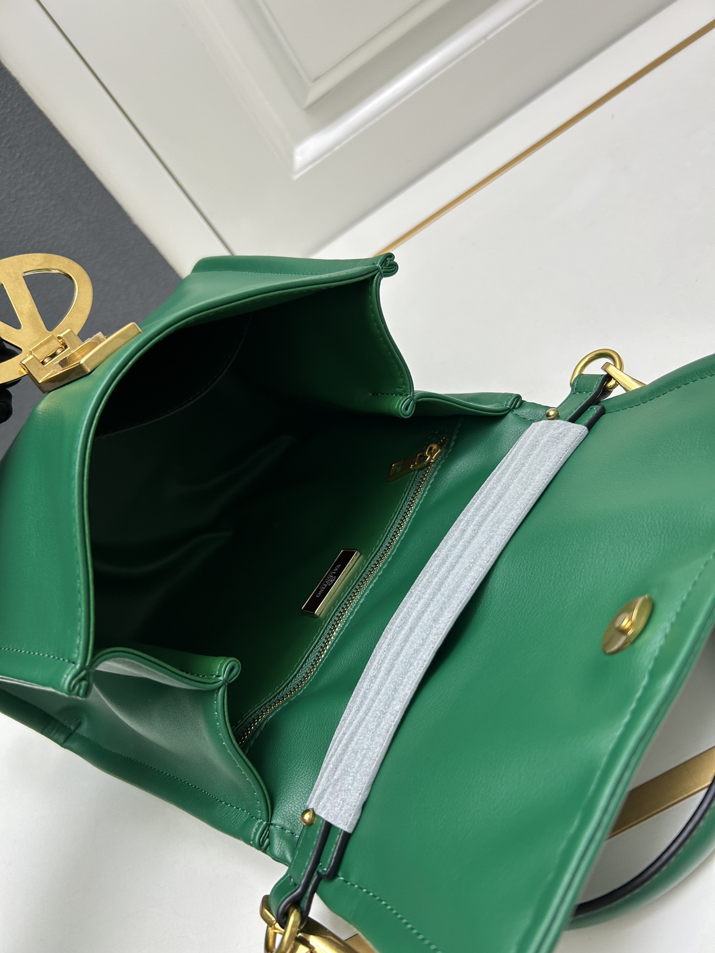 Cheap Valentino AAA quality Handbags in 220309, $110 USD- [IB220309] - Replica Valentino AAA quality Handbags