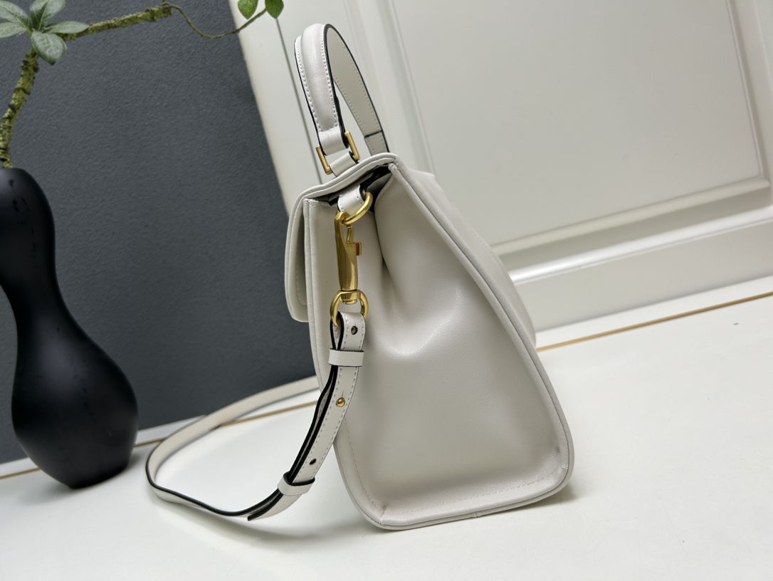 Cheap Valentino AAA quality Handbags in 220312, $110 USD- [IB220312] - Replica Valentino AAA quality Handbags