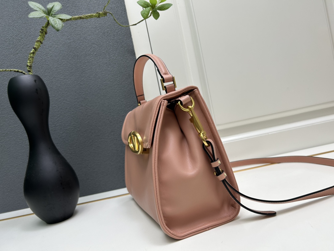 Cheap Valentino AAA quality Handbags in 220313, $110 USD- [IB220313] - Replica Valentino AAA quality Handbags
