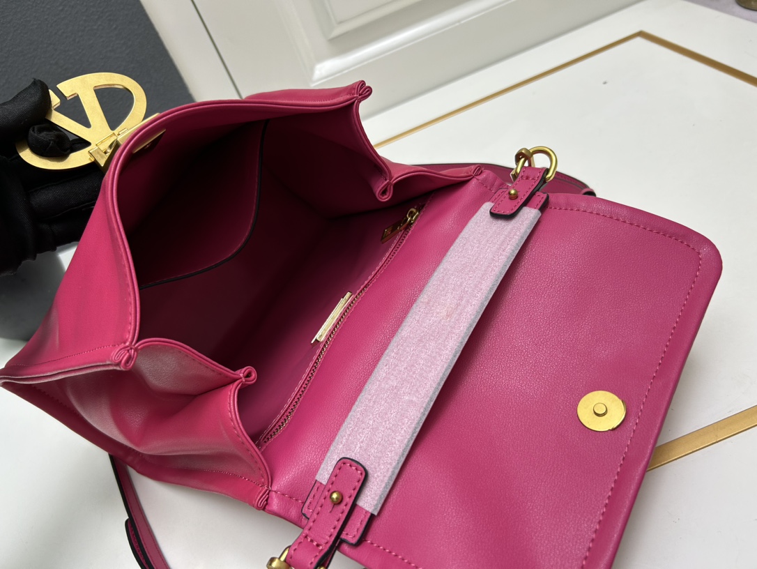 Cheap Valentino AAA quality Handbags in 220314, $110 USD- [IB220314] - Replica Valentino AAA quality Handbags