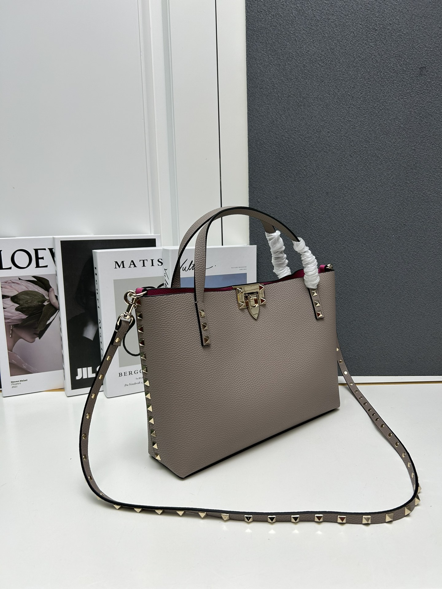 Cheap Valentino AAA quality Handbags in 220315, $110 USD- [IB220315] - Replica Valentino AAA quality Handbags