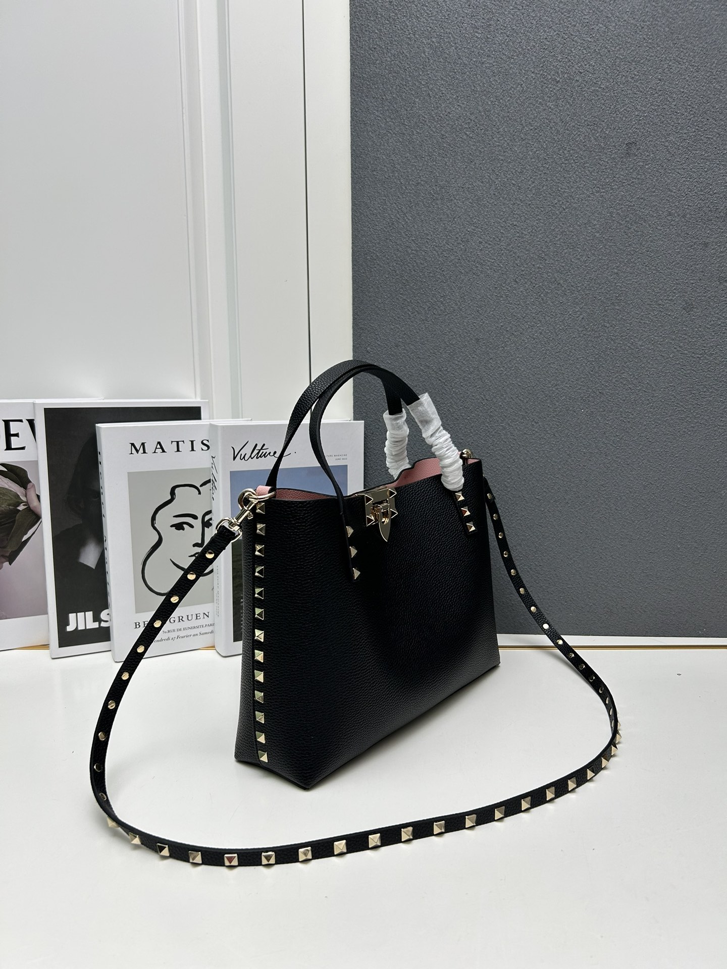 Cheap Valentino AAA quality Handbags in 220316, $110 USD- [IB220316] - Replica Valentino AAA quality Handbags