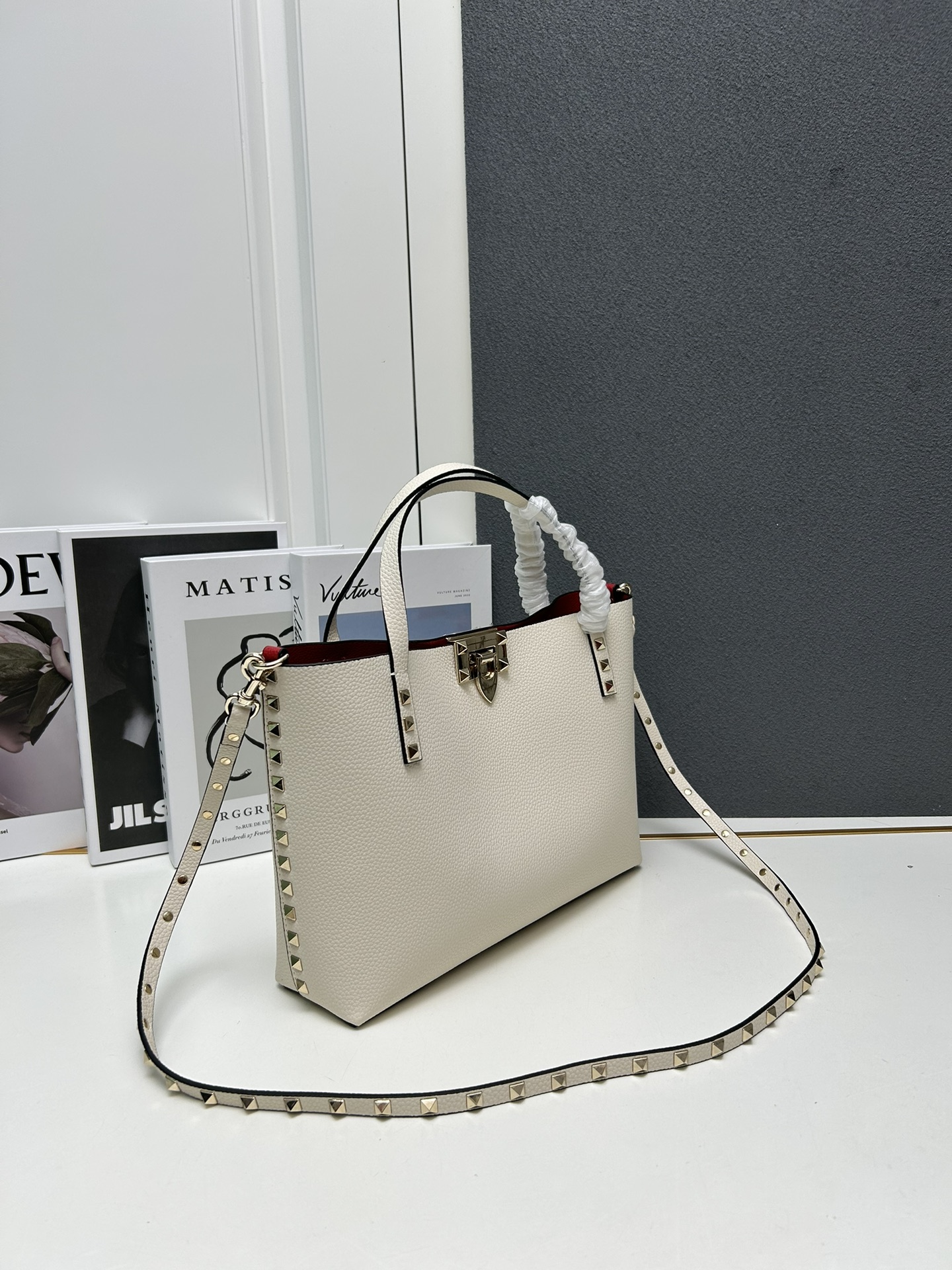 Cheap Valentino AAA quality Handbags in 220317, $110 USD- [IB220317] - Replica Valentino AAA quality Handbags