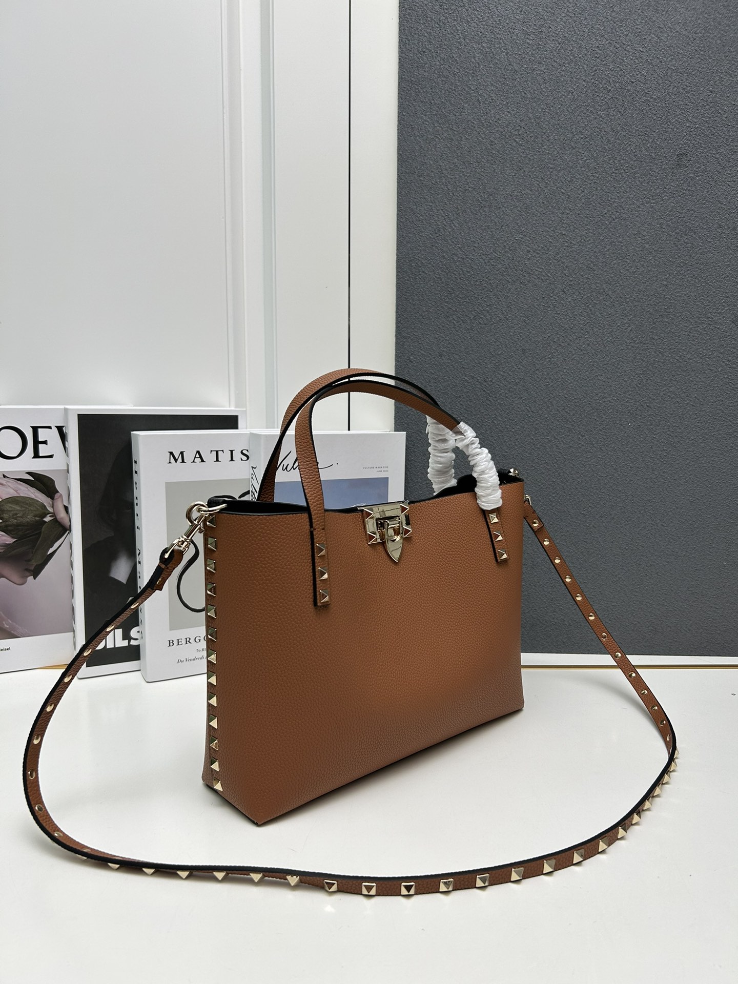 Cheap Valentino AAA quality Handbags in 220318, $110 USD- [IB220318] - Replica Valentino AAA quality Handbags