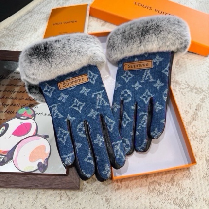 Gloves in 220536