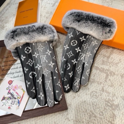Gloves in 220538