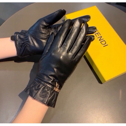 Gloves in 220545