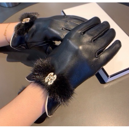 Gloves in 220546