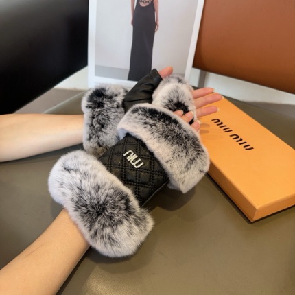 Gloves in 220559