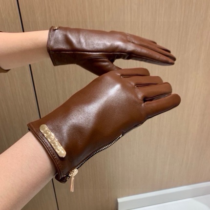 Gloves in 220566