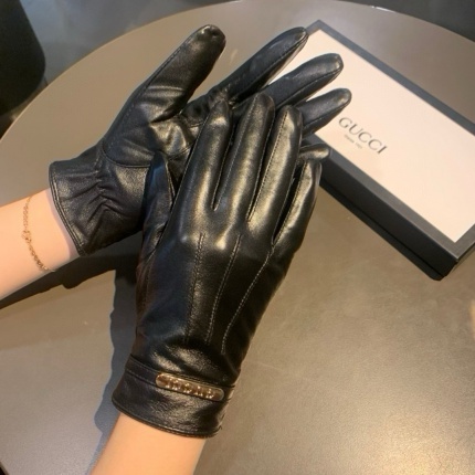 Gloves in 220568