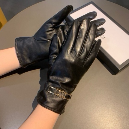Gloves in 220570