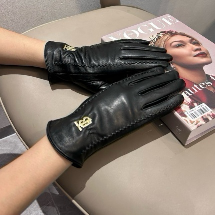 Gloves in 220571