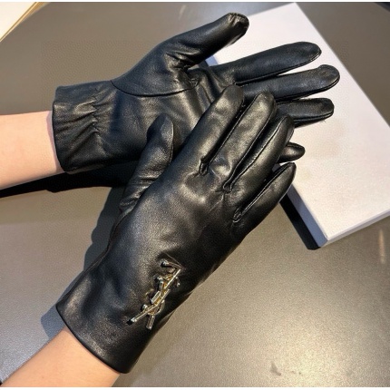 Gloves in 220575