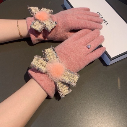 Gloves in 220577