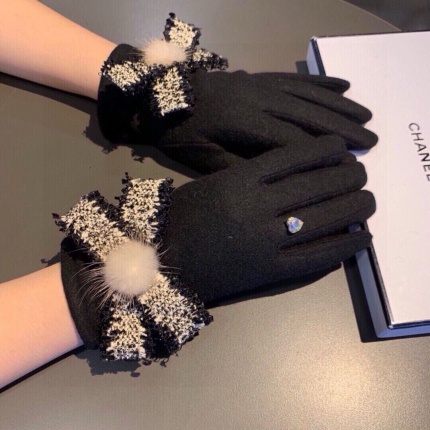 Gloves in 220579