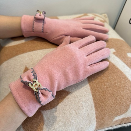 Gloves in 220581