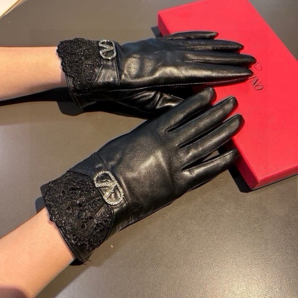 Gloves in 220587
