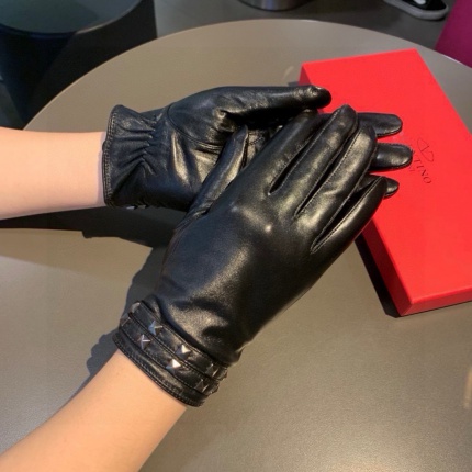 Gloves in 220590