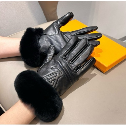 Gloves in 220597