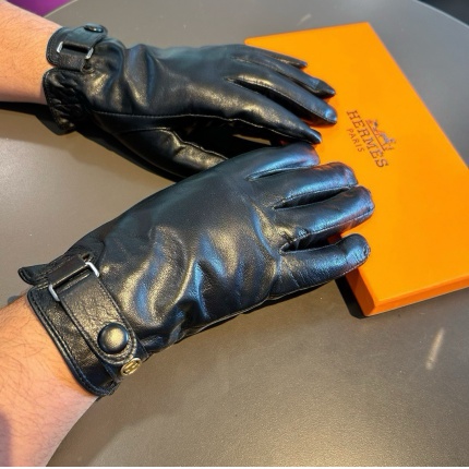 Gloves in 220620