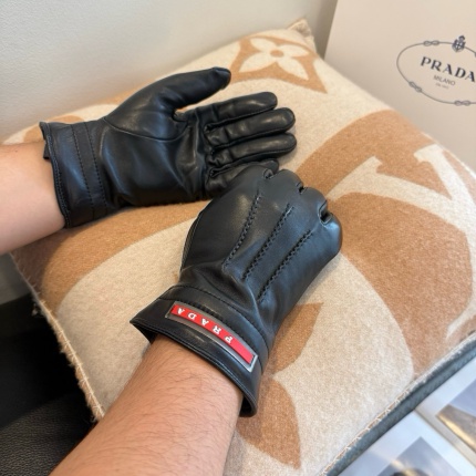 Gloves in 220625