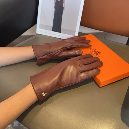 Gloves in 220630