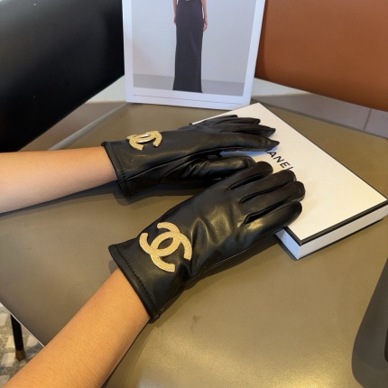 Gloves in 220635