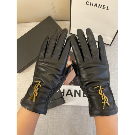 Gloves in 220641