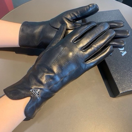 Gloves in 220651