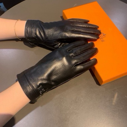Gloves in 220653
