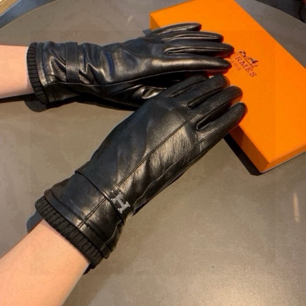 Gloves in 220654