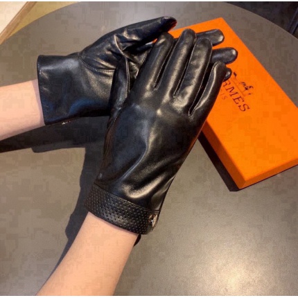 Gloves in 220656