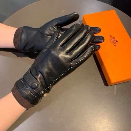 Gloves in 220657
