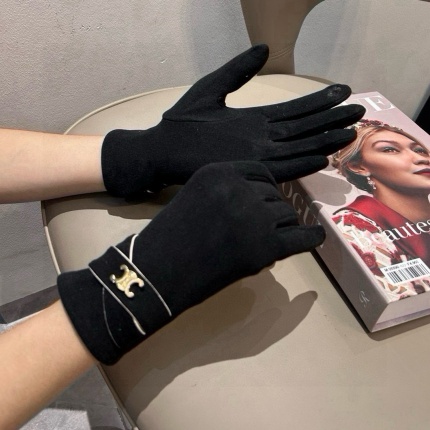 Gloves in 220659