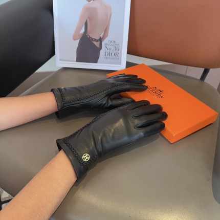 Gloves in 220663