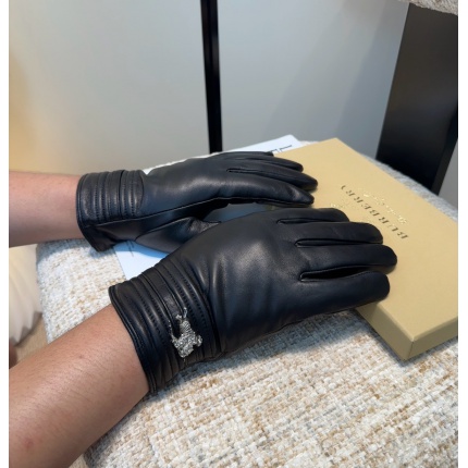 Gloves in 220664
