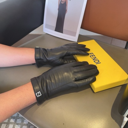 Gloves in 220670