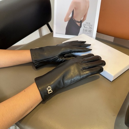 Gloves in 220676