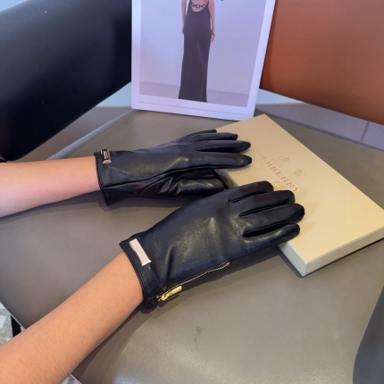 Gloves in 220681