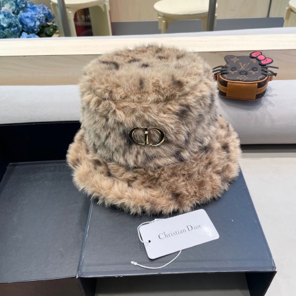 Dior Knit Hats in 220711