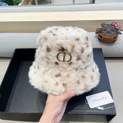 Dior Knit Hats in 220712