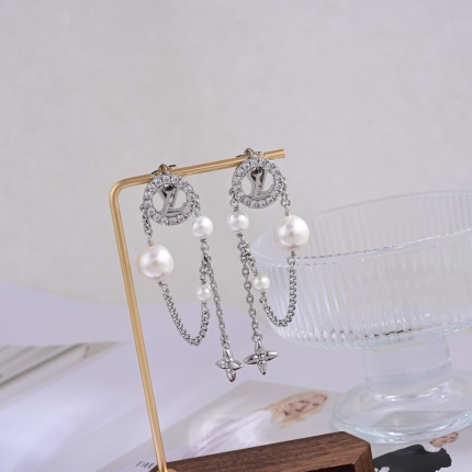 Louis Vuitton Earrings in 221136